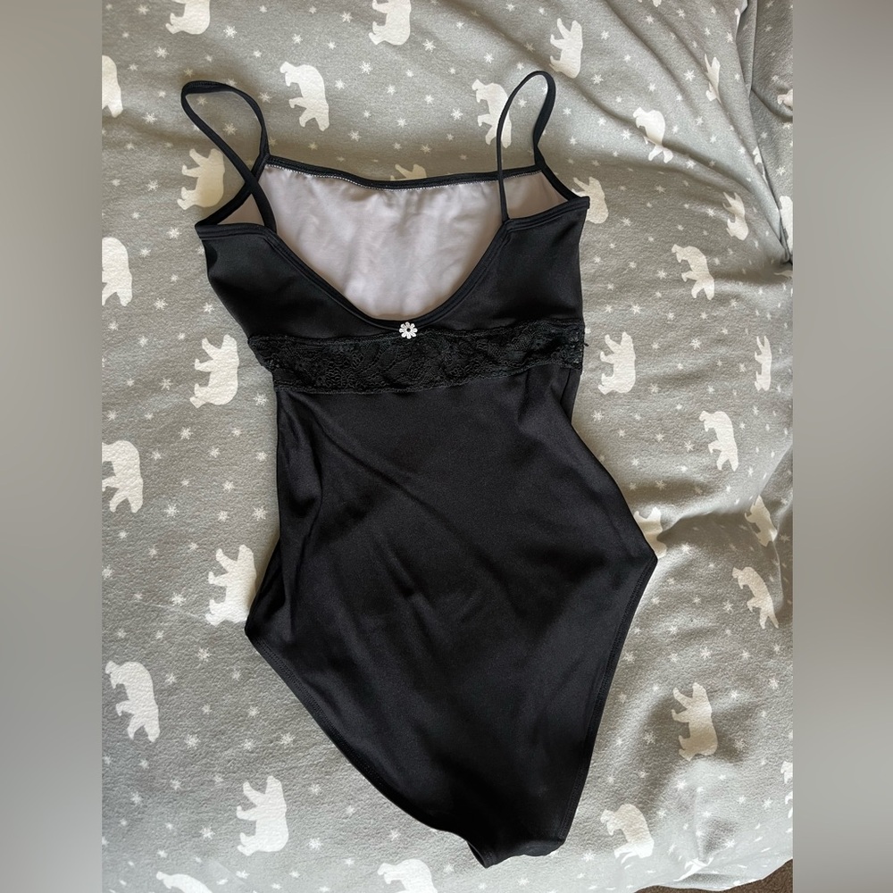 Lace Dellalo Leotard. - Picture 3 of 7